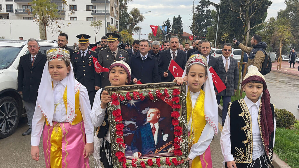 mustafa-kemal-pasanin-osmaniyeye-gelisinin-100uncu-yil-donumu-coskuyla-kutlandi-7l3f.jpg