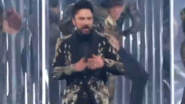 megastar-tarkan-suudi-arabistanin-baskenti-riyadda-sahneye-cikti-unwn.jpg